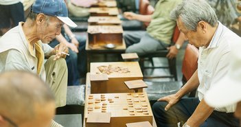 人生に役立つ「将棋」の格言 “金底の歩岩より堅し” と故・大橋巨泉さん=枡本秀男 vijaifoon13 / Shutterstock.com